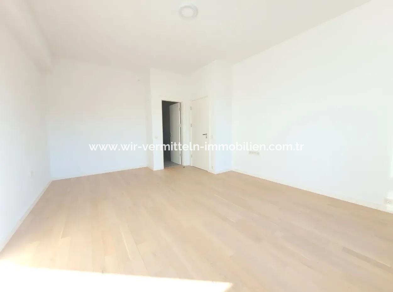 2,5+1 Mieterlose Wohnung Mit Blick Auf Die Landschaft Zum Verkauf Im İncek Loft-Komplex