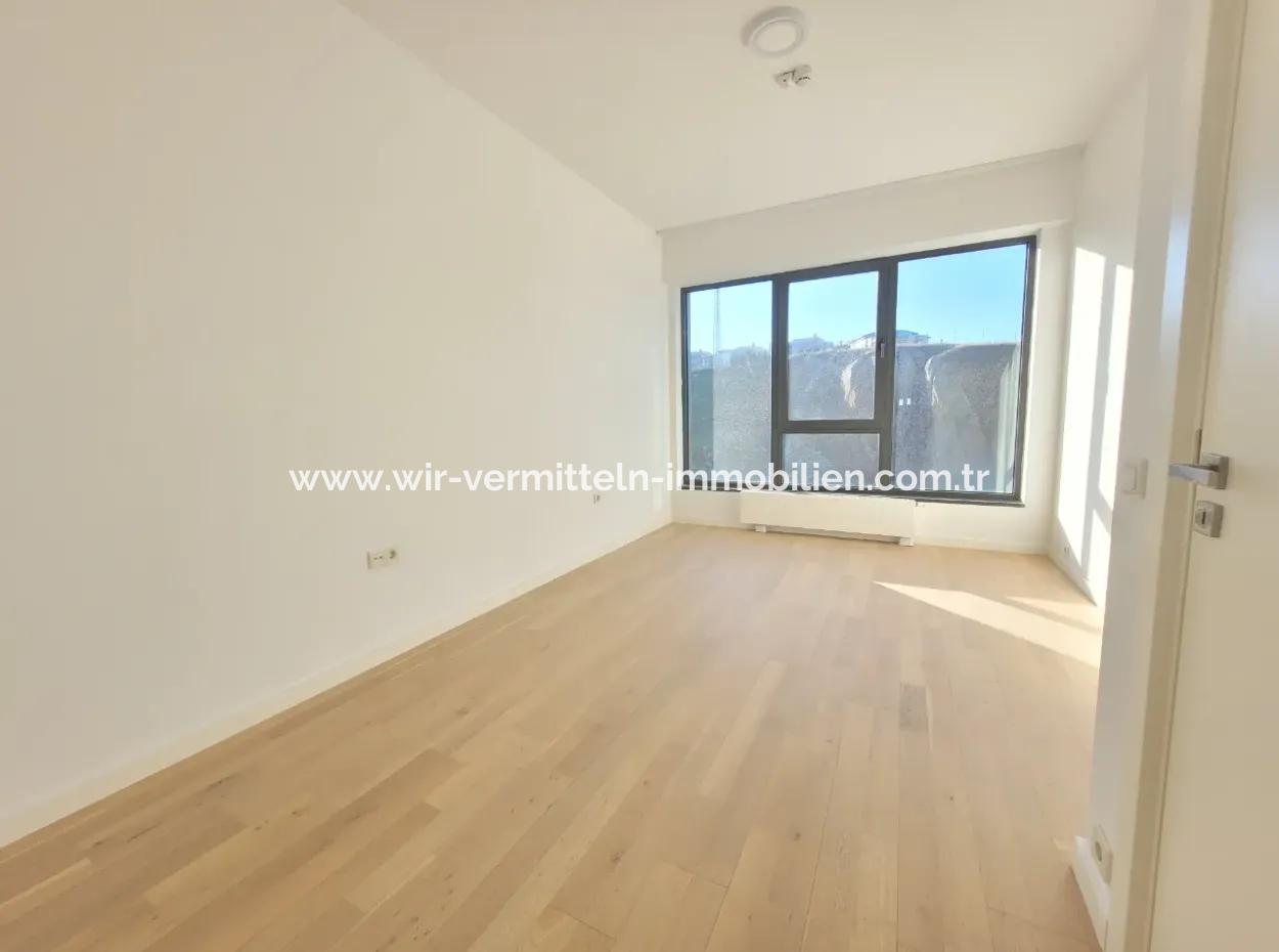 2,5+1 Mieterlose Wohnung Mit Blick Auf Die Landschaft Zum Verkauf Im İncek Loft-Komplex