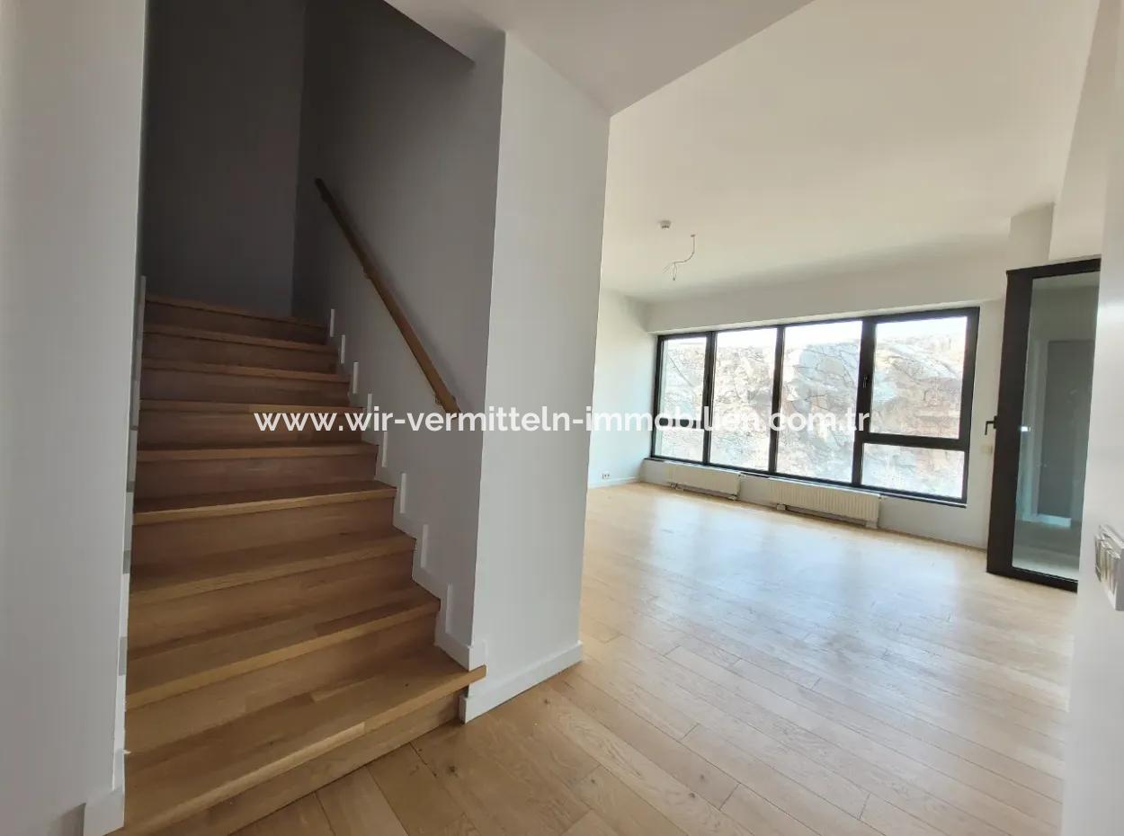 Leerstehendes İncek Loft Zum Verkauf 2+1 Maisonette-Wohnung Mit Stadtblick Im 1. Stock