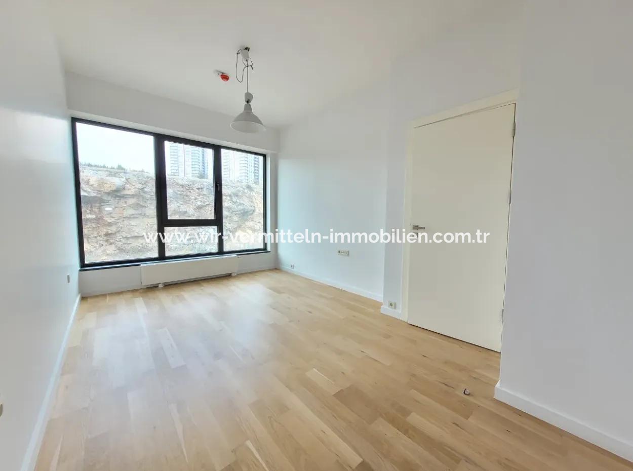 Leerstehendes İncek Loft Zum Verkauf 2+1 Maisonette-Wohnung Mit Stadtblick Im 1. Stock