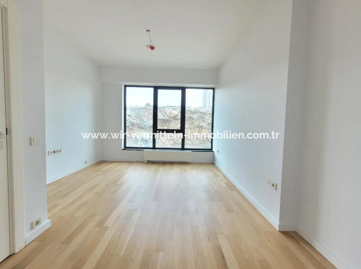 Leerstehendes İncek Loft Zum Verkauf 2+1 Maisonette-Wohnung Mit Stadtblick Im 1. Stock