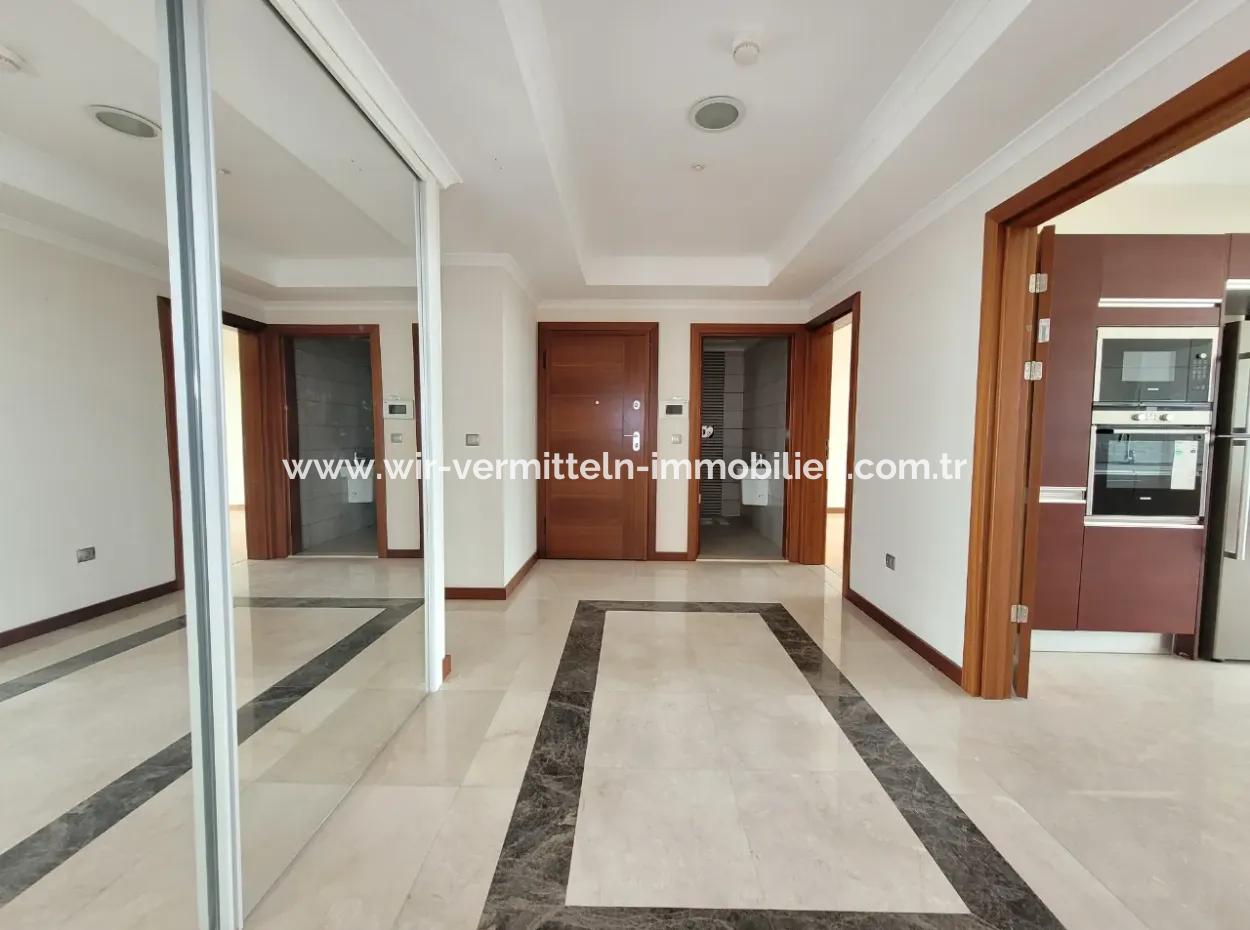 4+1 207 M² Wohnung Mit Seeblick Zum Verkauf Im Vacant İncek Nata