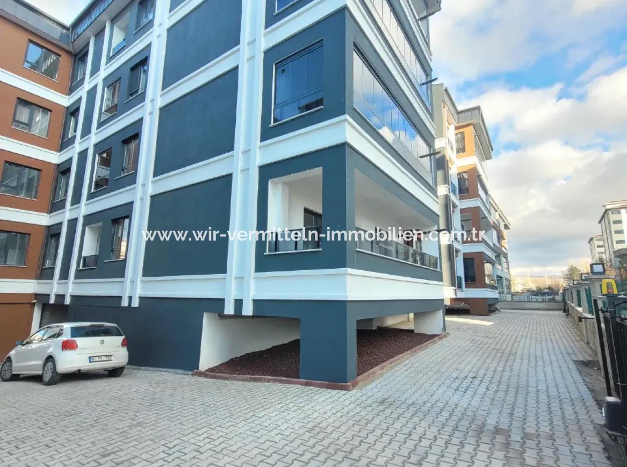 Geeignet Für Staatsbürger. Luxuriöse 200 M² Große Wohnung Im Mittleren Stockwerk Mit Parkblick Im Viertel Bahçelievler, Gölbaşı, Ankara Zu Verkaufen.