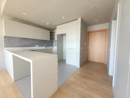 Leeres İncek Loft 1+1  Wohnung Im 11. Stock Mit Seeblick Zu Vermieten