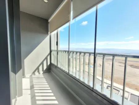 Leeres İncek Loft 1+1  Wohnung Im 11. Stock Mit Seeblick Zu Vermieten