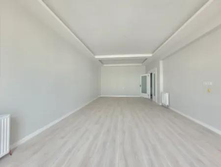 Geeignet Für Staatsbürger. Luxuriöse 200 M² Große Wohnung Im Mittleren Stockwerk Mit Parkblick Im Viertel Bahçelievler, Gölbaşı, Ankara Zu Verkaufen.