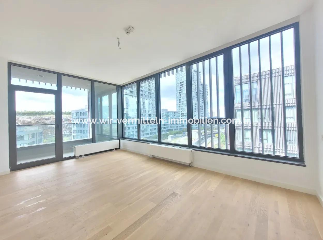 5,5+1 Duplex 5Th Floor Tenantless Apartment With Landscape View For Sale In İncek Loft Complex