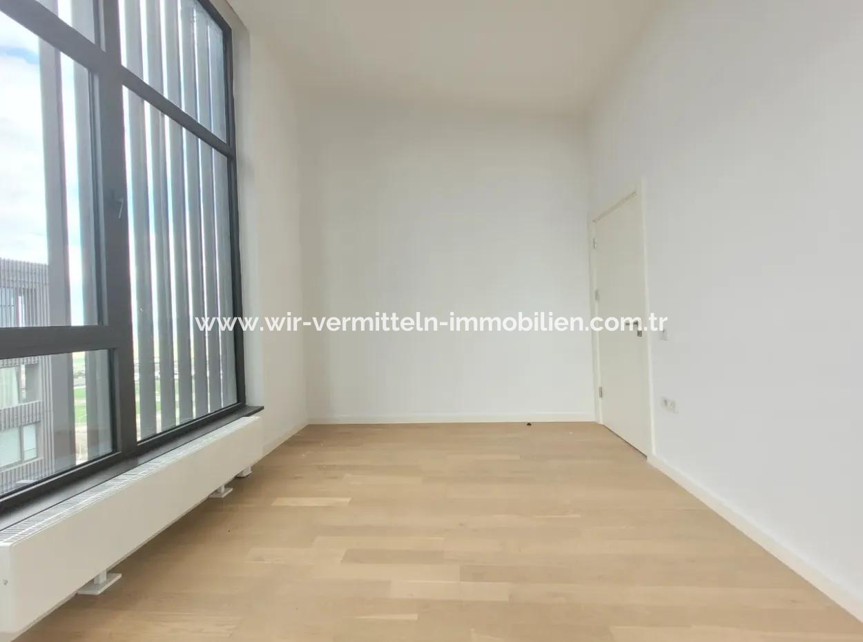 5,5+1 Duplex 5Th Floor Tenantless Apartment With Landscape View For Sale In İncek Loft Complex