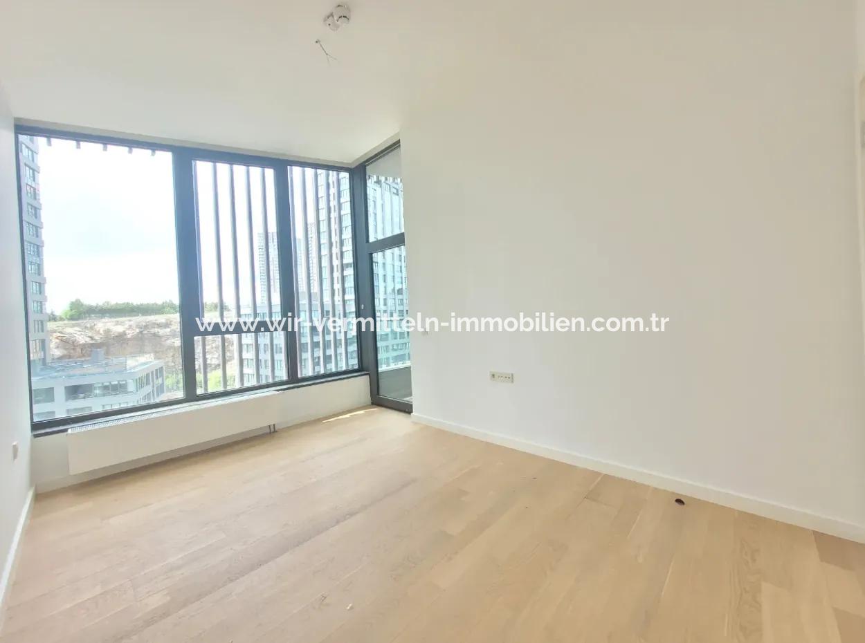 5,5+1 Duplex 5Th Floor Tenantless Apartment With Landscape View For Sale In İncek Loft Complex