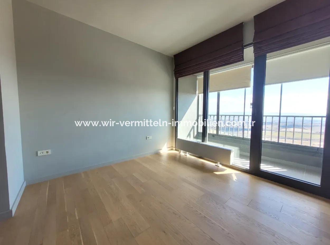 Empty İncek Loft 1+1  11Th Floor Apartment With Lake View For Rent