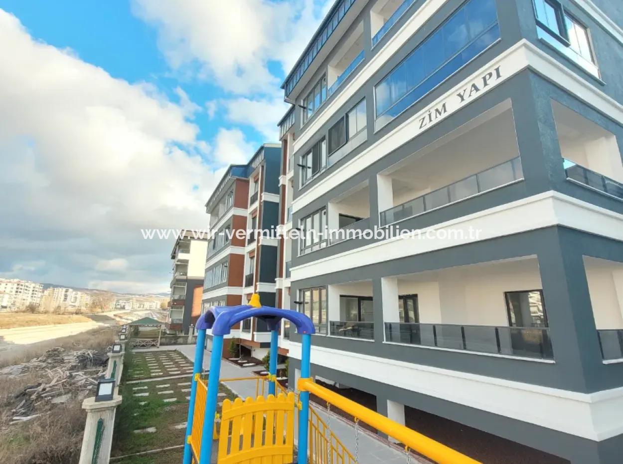 Suitable For Citizenship Luxury 200 M² Apartment For Sale On An Intermediate Floor With Park View In Bahçelievler Neighborhood, Gölbaşı, Ankara,