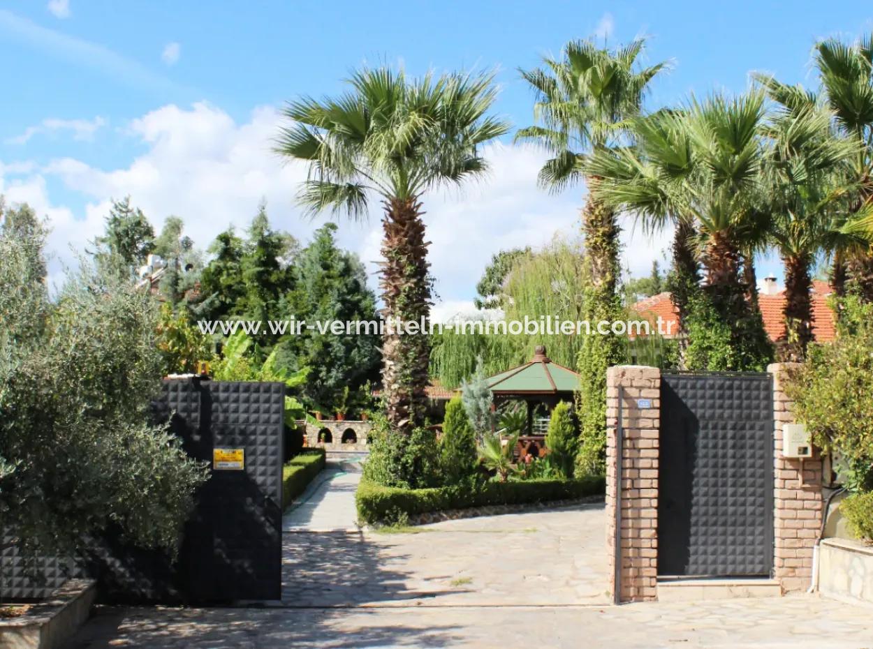 Luxury Villa With Pool In 1458 M² Land For Sale In Köyceğiz