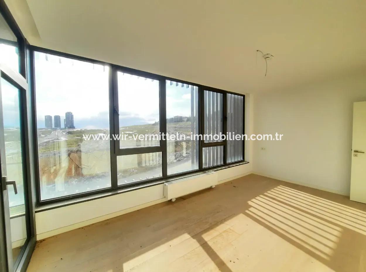 5,5+1 Duplex 2Th Floor Tenantless Apartment With Landscape View For Sale In İncek Loft Complex