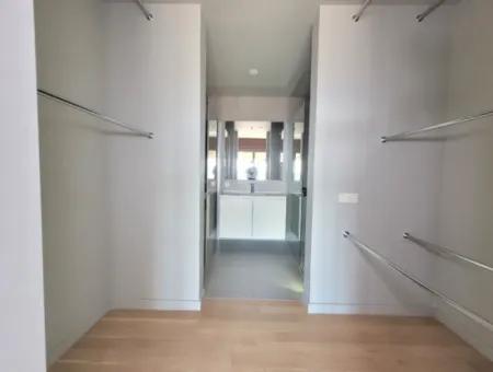 Empty İncek Loft 1+1  11Th Floor Apartment With Lake View For Rent