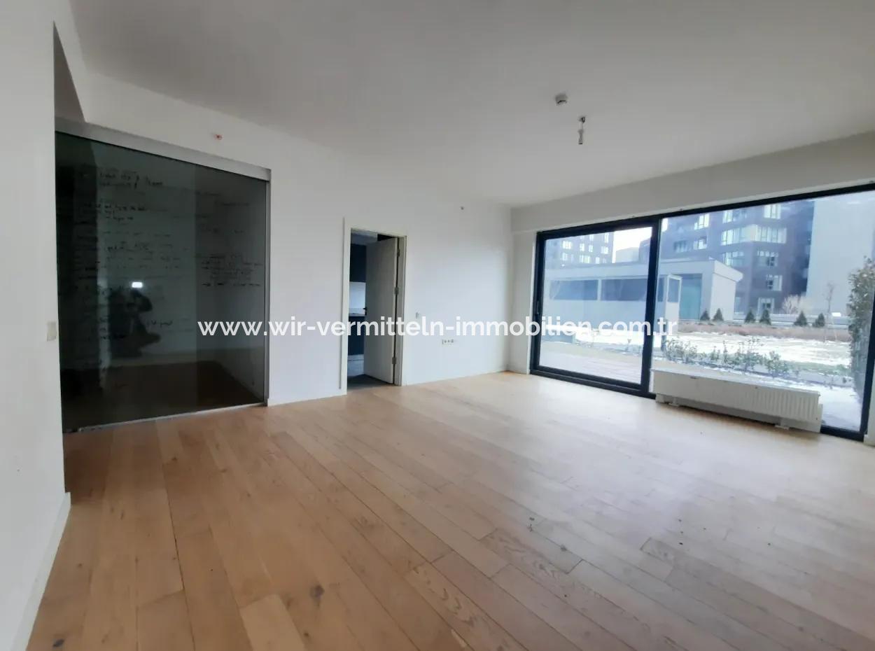 İncek Loft Satılık 3+1 Bahçe Dubleksi Şehir Manzaralı Daire