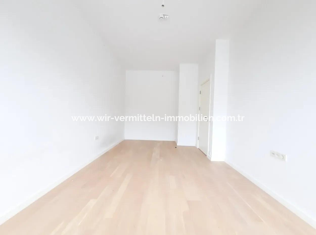 İncek Loft Satılık 3+1 Bahçe Dubleksi Şehir Manzaralı Daire