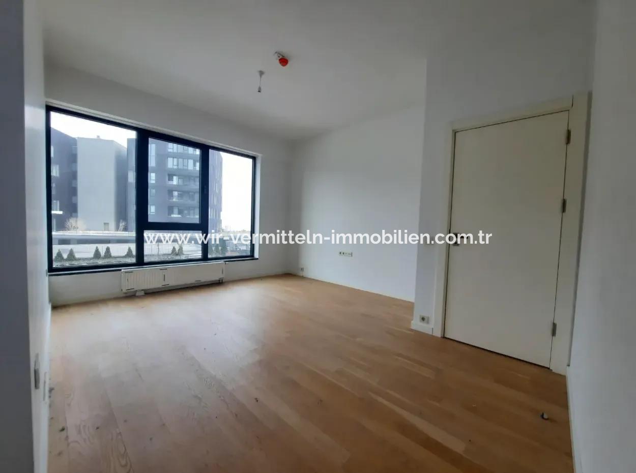 İncek Loft Satılık 3+1 Bahçe Dubleksi Şehir Manzaralı Daire
