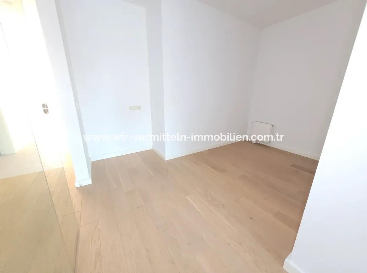 Boş Krediye Uygun İncek Loft Satılık 2,5+1 Peyzaj Manzaralı 1.Kat Daire