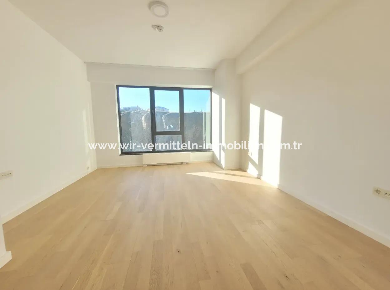Boş Krediye Uygun İncek Loft Satılık 2,5+1 Peyzaj Manzaralı 1.Kat Daire