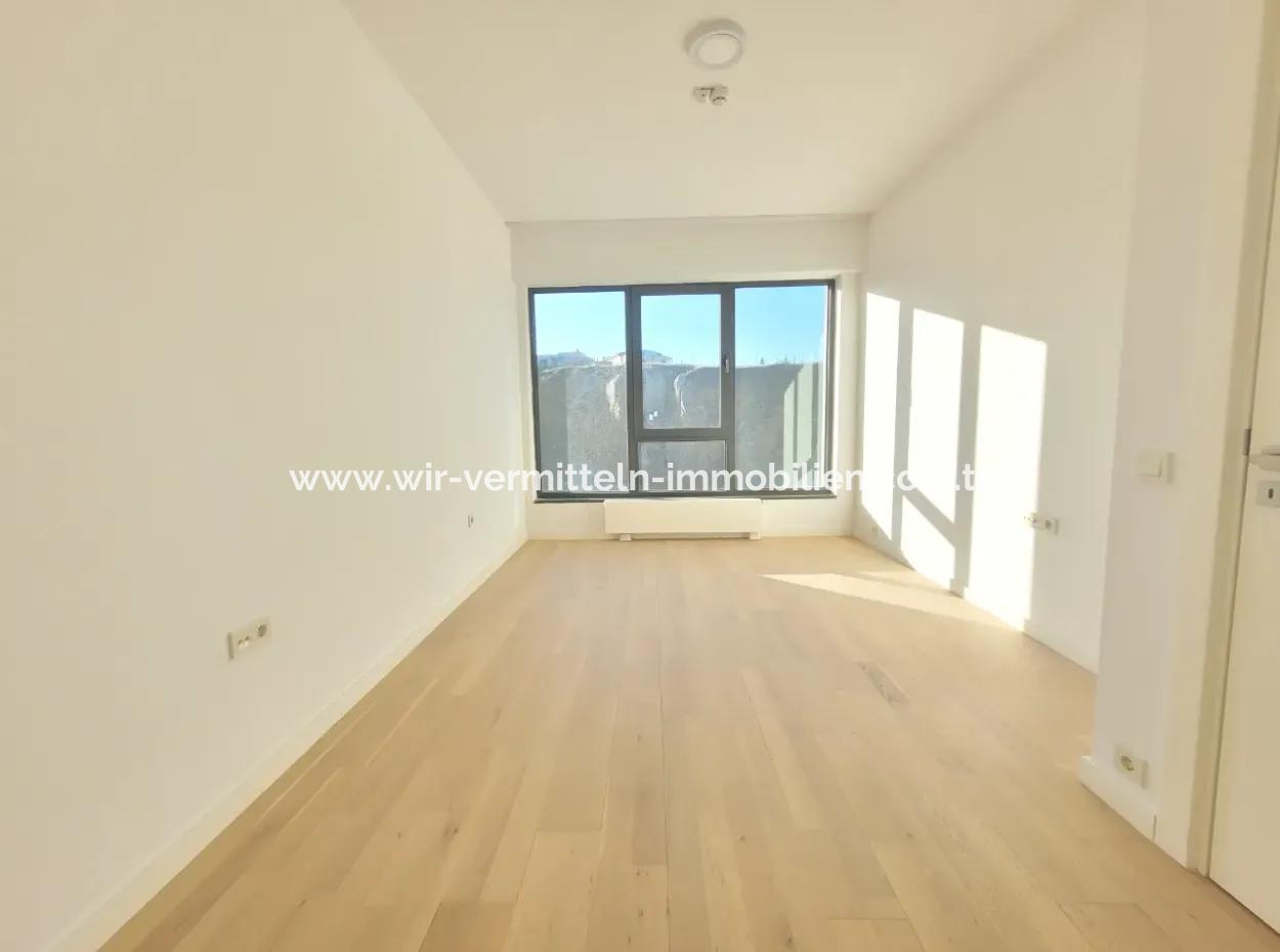 Boş Krediye Uygun İncek Loft Satılık 2,5+1 Peyzaj Manzaralı 1.Kat Daire
