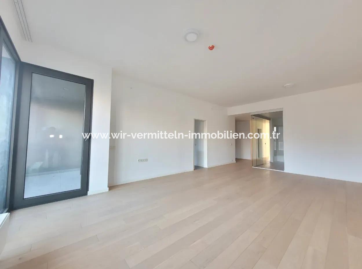 İncek Loft Satılık 2,5+1 Peyzaj Manzaralı Kiracısız 3.Kat Daire