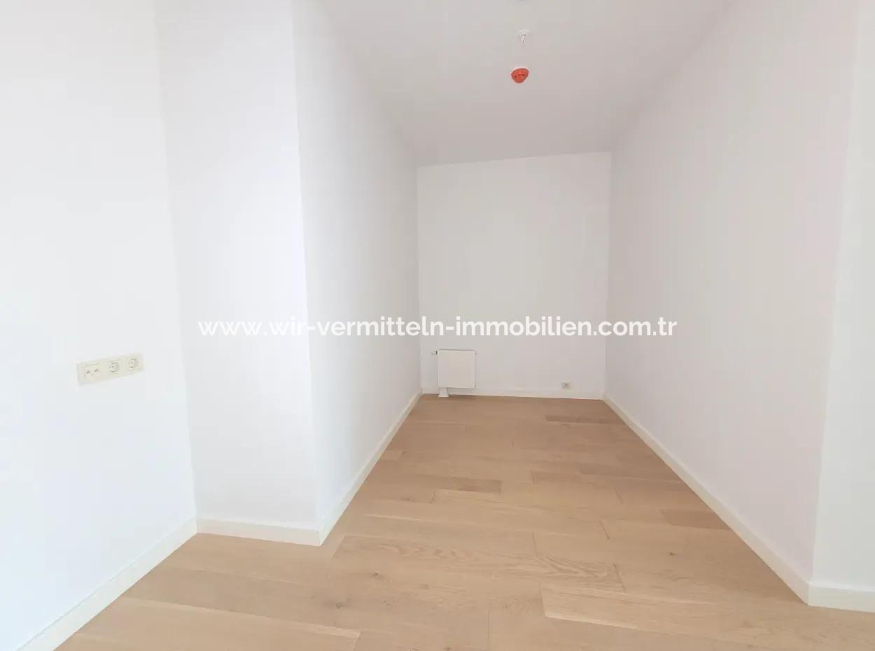 İncek Loft Satılık 2,5+1 Peyzaj Manzaralı Kiracısız 3.Kat Daire