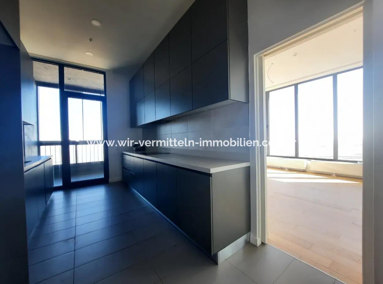 İncek Loft Satılık  4+1  Göl Manzaralı Kiracısız 20.Kat Daire