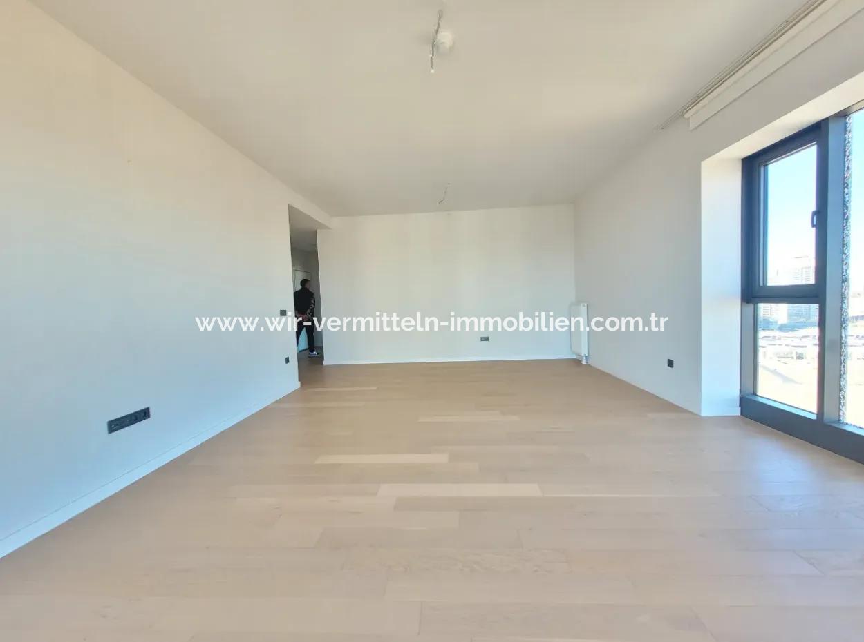 Kiracısız Krediye Uygun Beytepe İncek Bulvar Loft Satılık 3+1 110 M² 19.Kat Bulvar Ve Göl Manzaralı
