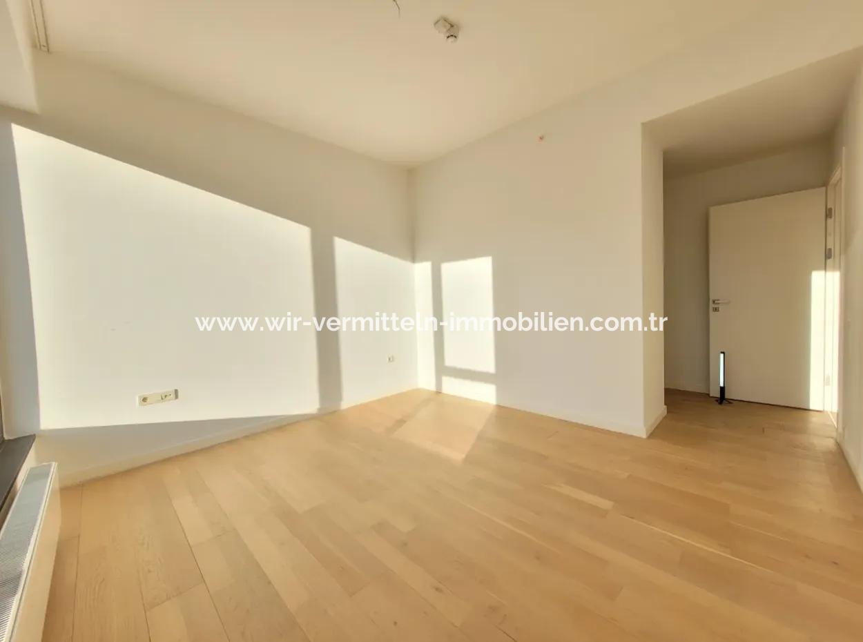 Kiracısız İncek Loft Satılık Teraslı  3+1 Şehir Manzaralı 4.Kat Daire