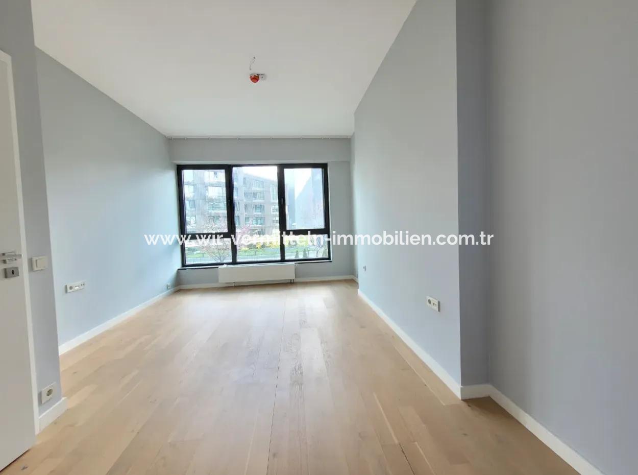 Boş İncek Loft Satılık 3+1 Bahçe Dubleksi Peyzaj Manzaralı Daire