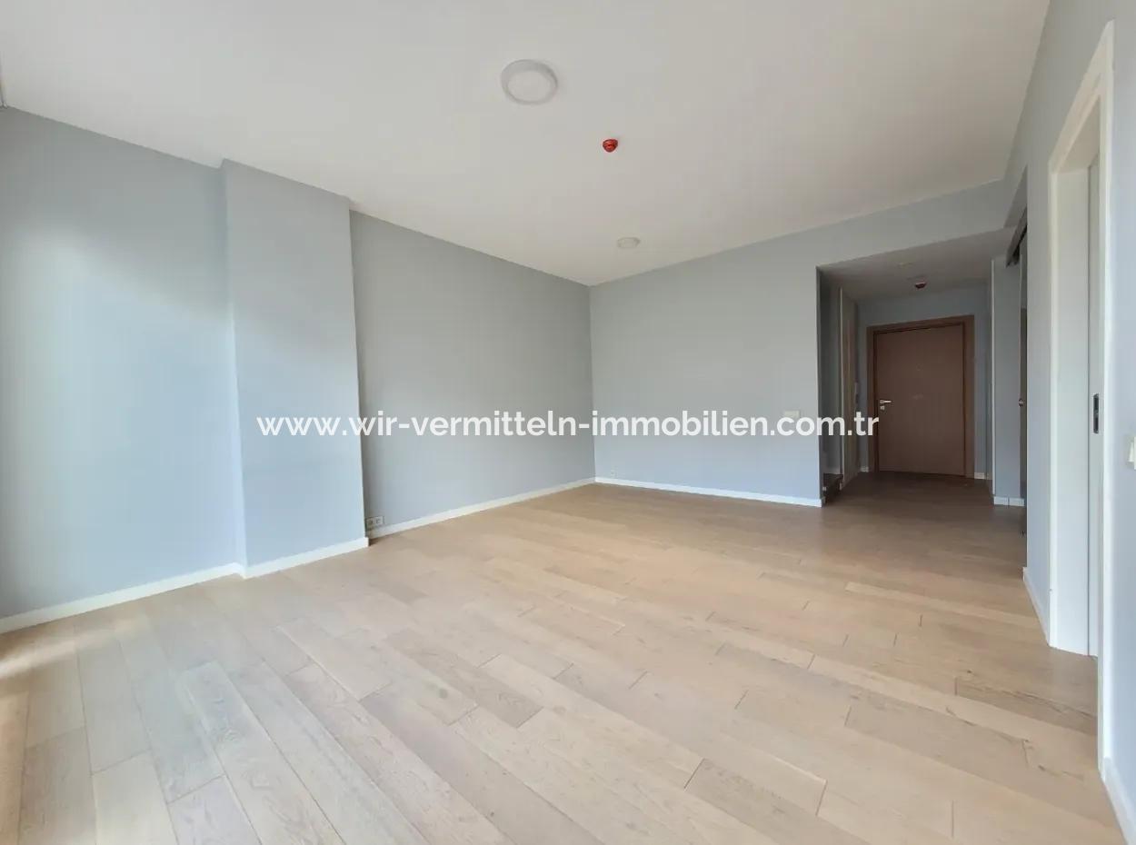 Boş İncek Loft Satılık 3+1 Bahçe Dubleksi Peyzaj Manzaralı Daire