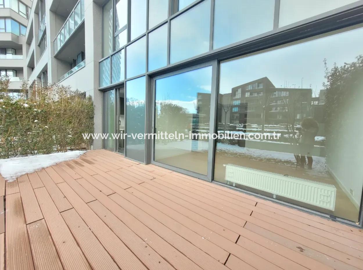 Boş İncek Loft Satılık 3+1 Bahçe Dubleksi Şehir Manzaralı Daire