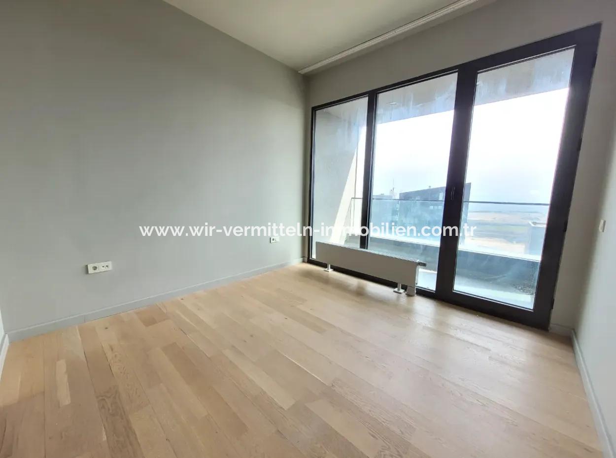 Boş İncek Loft  Satılık 1+1 Göl Manzaralı 2.Kat Daire