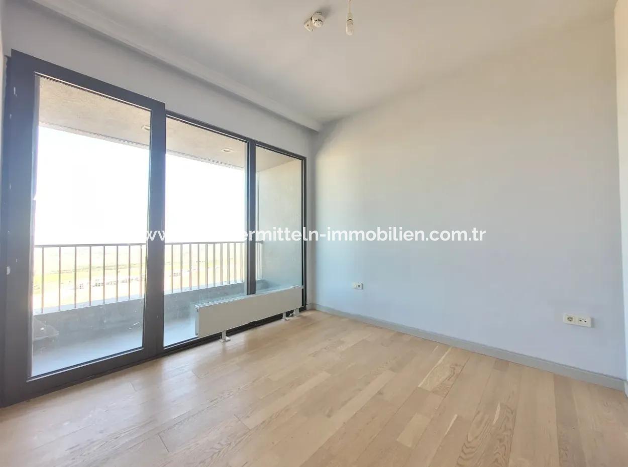 Boş İncek Loft  Satılık 1+1 Göl Manzaralı 2.Kat Daire