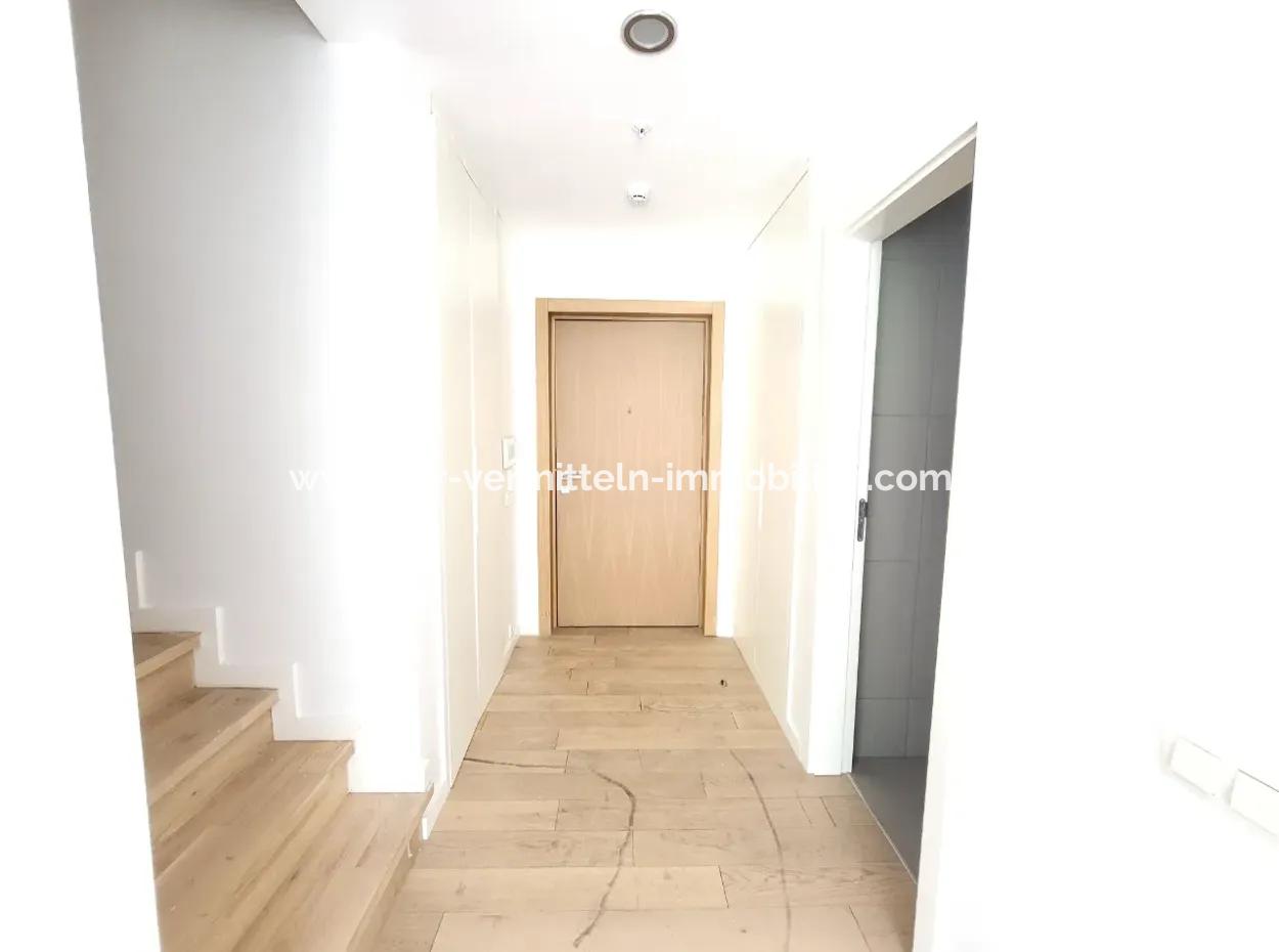 Boş Faturalı İncek Loft Satılık  2+1 Bahçe Dubleks Şehir Manzaralı Daire