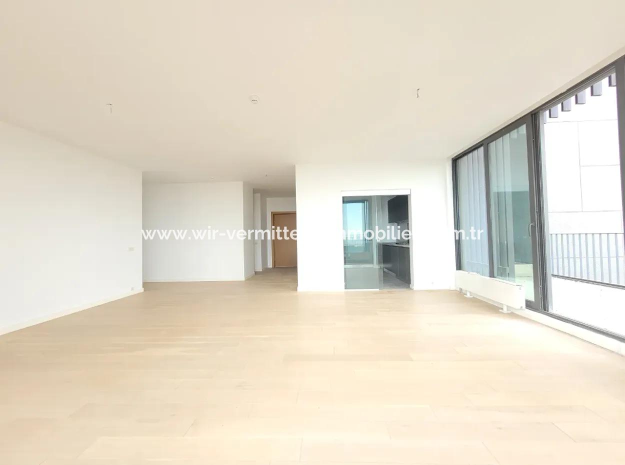 Boş İncek Loft Satılık  Teraslı 4+1  Mogan Manzaralı 146 M² 1.Kat Daire