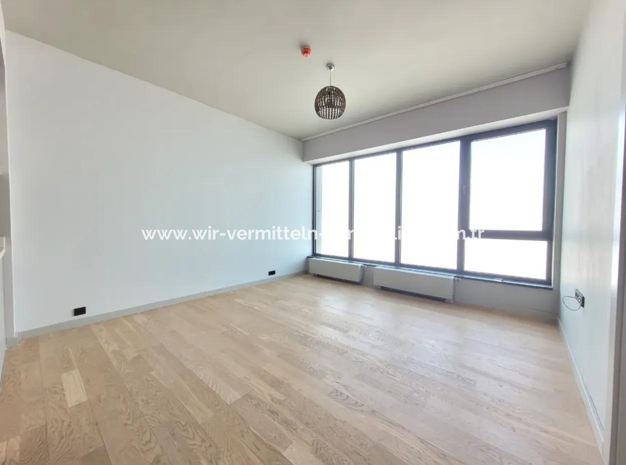 İncek Loft Satılık 1+1 Şehir Manzaralı 20.Kat Daire
