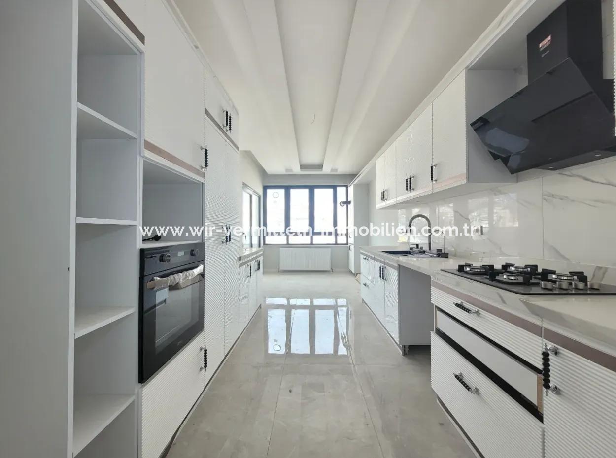 Vatandaşlığa Uygun Ankara Gölbaşı Bahçelievler Mah. 200 M ² Park Manzaralı Arakat Lüks Satılık Daire