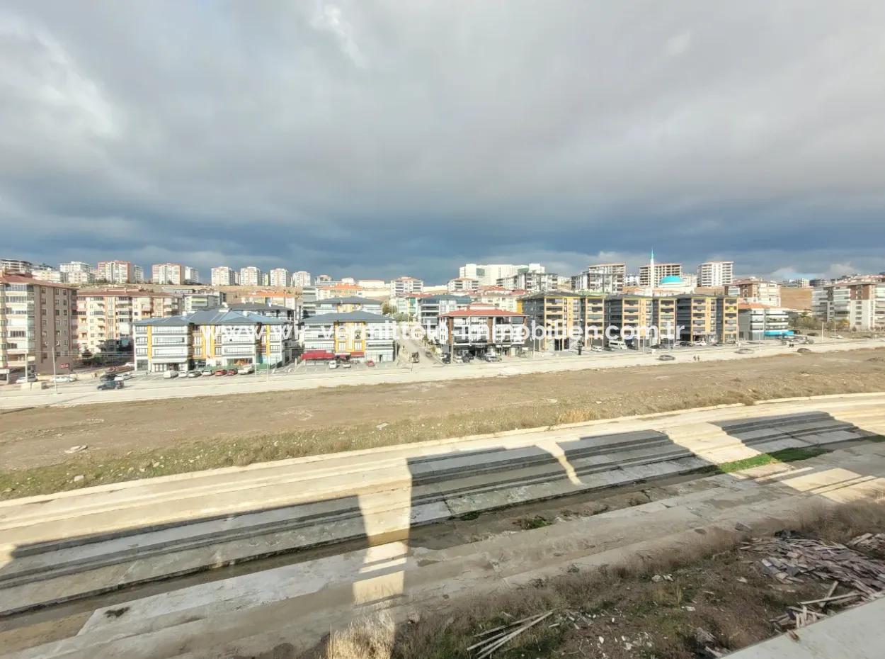 Vatandaşlığa Uygun Ankara Gölbaşı Bahçelievler Mah. 200 M ² Park Manzaralı Arakat Lüks Satılık Daire