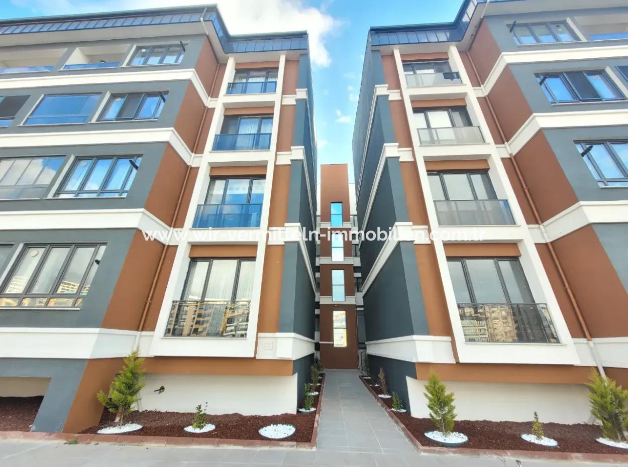 Vatandaşlığa Uygun Ankara Gölbaşı Bahçelievler Mah. 200 M ² Park Manzaralı Arakat Lüks Satılık Daire