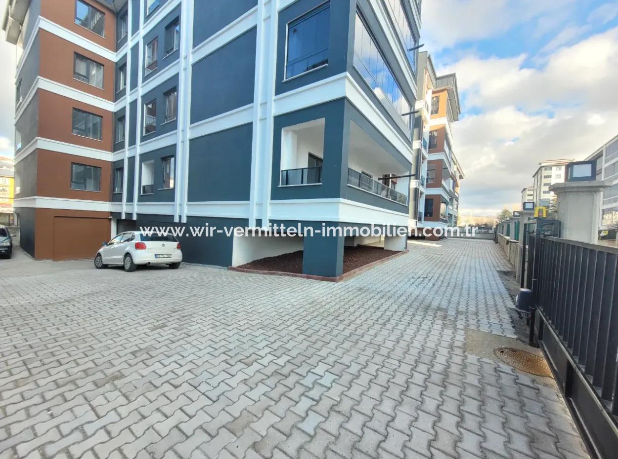 Vatandaşlığa Uygun Ankara Gölbaşı Bahçelievler Mah. 200 M ² Park Manzaralı Arakat Lüks Satılık Daire