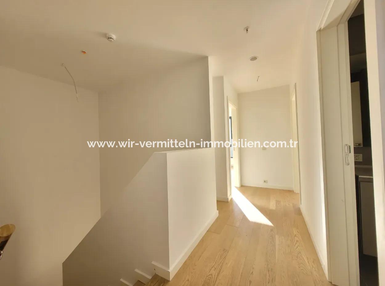 Kiracısız İncek Loft Satılık  2+1 Bahçe Dubleks Şehir Manzaralı Daire