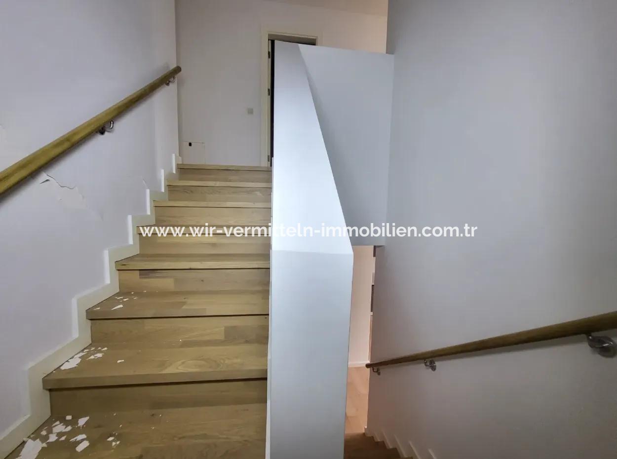 Kiracısız İncek Loft Satılık  2+1 Bahçe Dubleks Şehir Manzaralı Daire