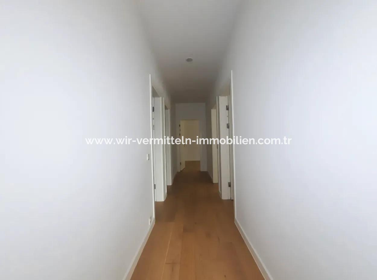 İncek Loft Satılık Teraslı  3,5+1 Peyzaj Manzaralı Kiracısız Daire