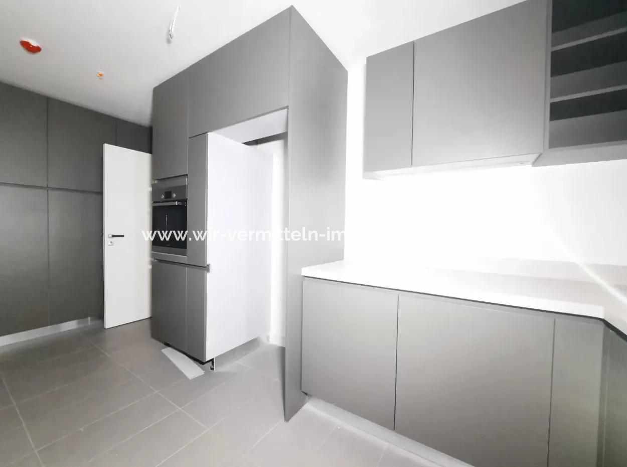 İncek Loft Satılık  4+1  Peyzaj Manzaralı  180 M² 2.Kat Daire