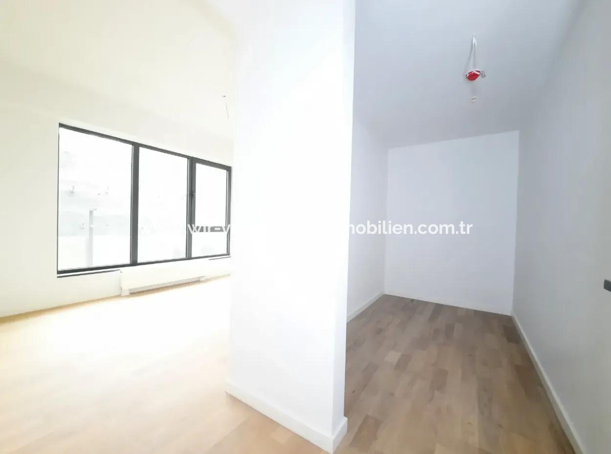 İncek Loft Satılık  4+1  Peyzaj Manzaralı  180 M² 2.Kat Daire