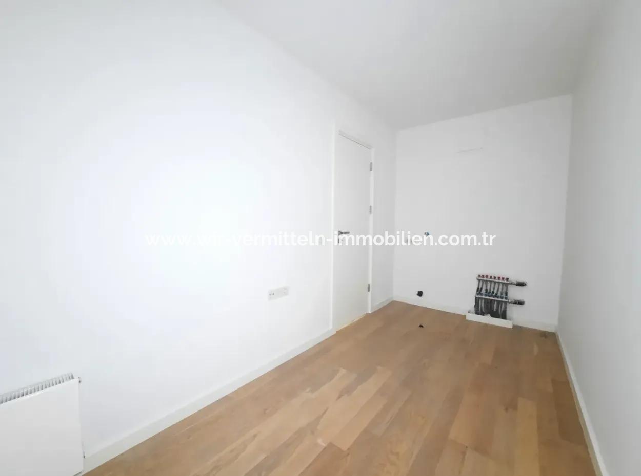 Kiracısız İncek Loft Satılık  5,5+1  Göl Manzaralı 14.Kat Daire