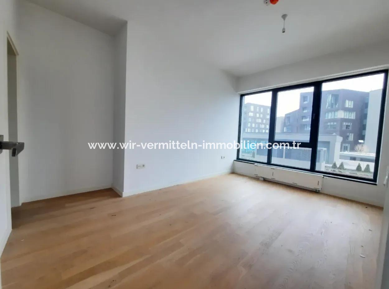 İncek Loft Satılık 3+1 Bahçe Dubleksi Şehir Manzaralı Daire