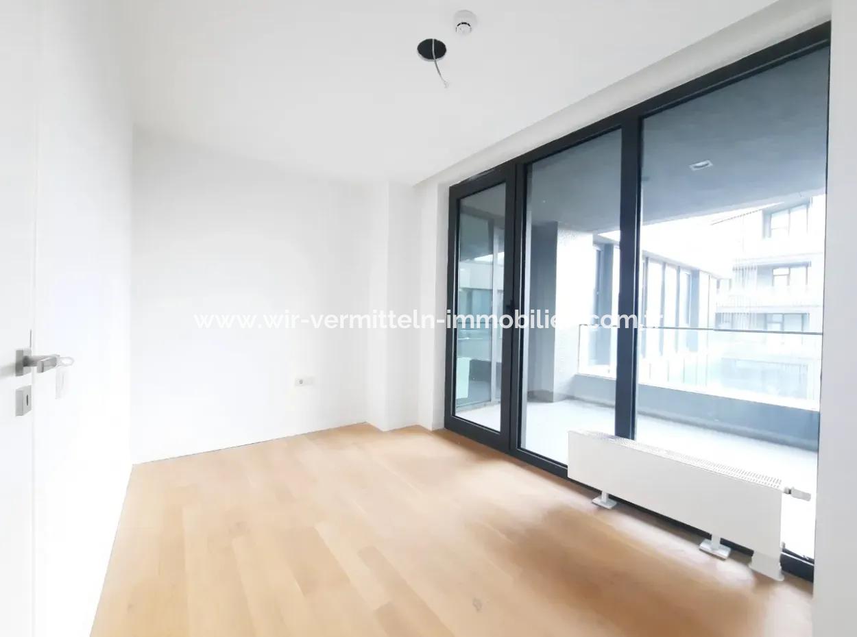 İncek Loft Satılık  5+1  Peyzaj Manzaralı 3.Kat 188 M² Daire