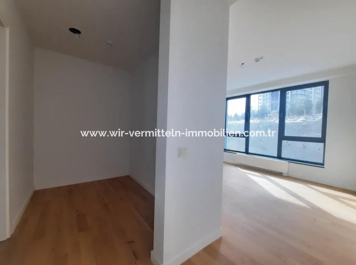 İncek Loft Satılık  5+1  Peyzaj Manzaralı 3.Kat 188 M² Daire